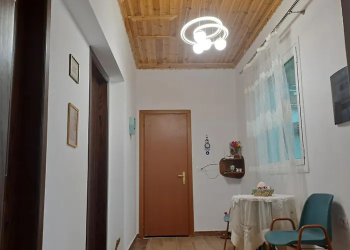 公寓 Dino Gjirokastër